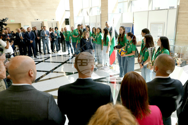 Да продължат да ни радват и да покажат на света, че когато сме обединени, можем да сме най-добрите, каза Наталия Киселова за световните ни шампионки по волейбол