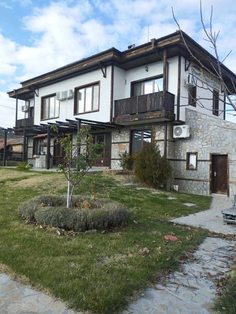Приходната агенция в Хасково продава къща за гости в свиленградското село Мезек за над един милион лева