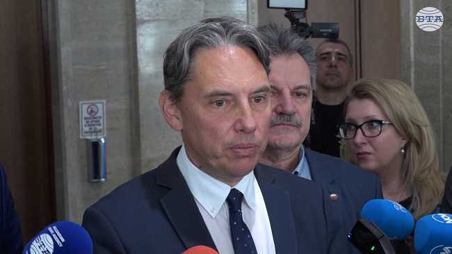 Опозиционни партии внесоха искане за свикване на Комисията по здравеопазване относно възнагражденията на медицинските специалисти