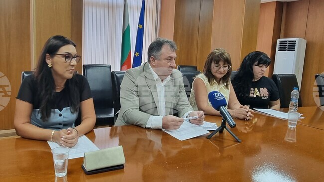 Ученици и преподаватели от СУ „Сава Доброплодни“ в Шумен дариха на общинския фонд „Инвитро“ близо 20 000 лева, събрани от благотворителни каузи