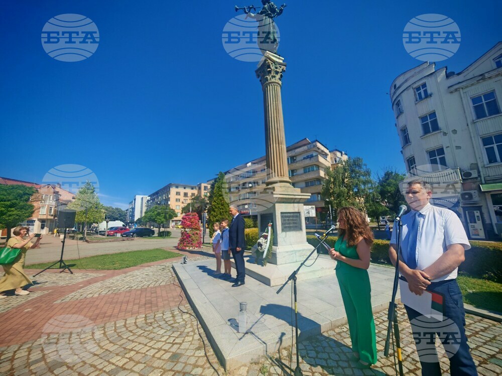 С поднасяне на цветя и патриотични песни в Севлиево бяха отбелязани 148 години от освобождението на града