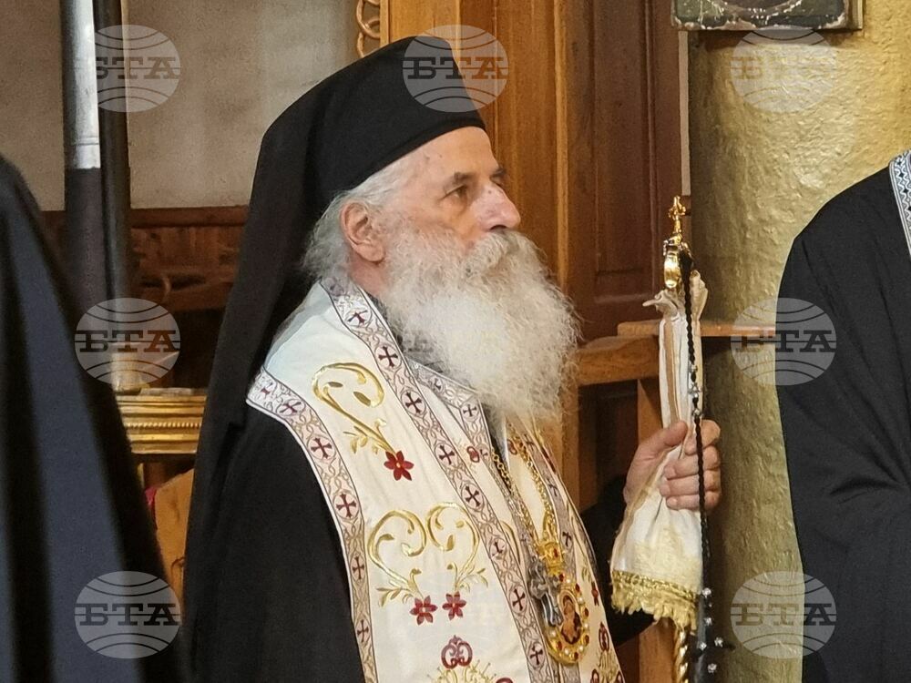 Преспанско-Пелагонийският митрополит Петър е забранил на свещениците от своята епархия да имат профили в социалните мрежи