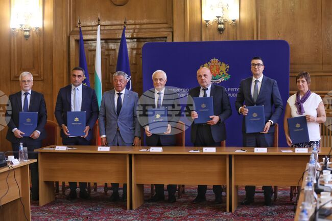 Representatives of Bulgarian Defence Industry, Executive Authorities Sign Cooperation Memorandum