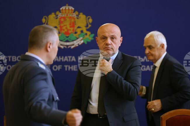Модернизацията на Въоръжените сили може да се окаже следващия голям бустер за развитие на българската индустрия, каза вицепремиерът Дончев