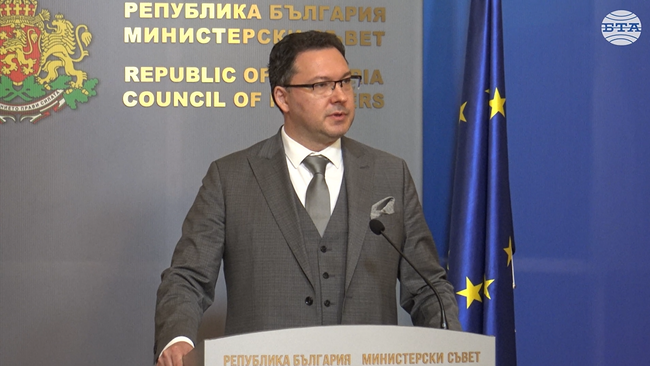 ПП-ДБ се занимават с елементарна пропаганда, заяви министърът на вътрешните работи Даниел Митов