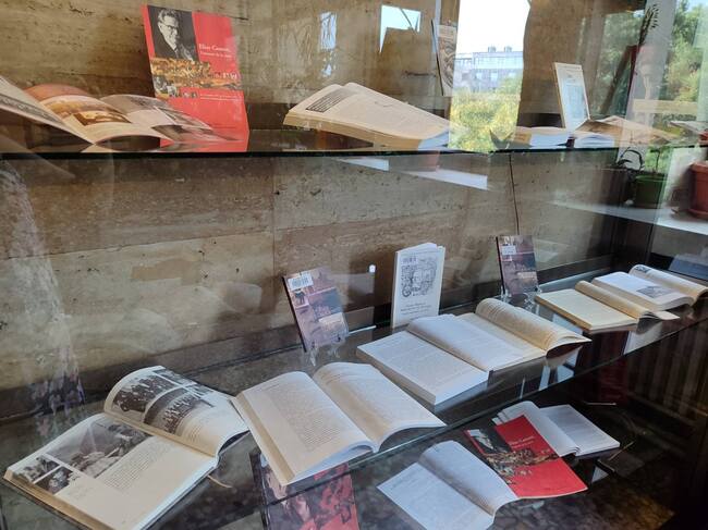 Русенската библиотека подреди документална изложба за 120 години от рождението на Елиас Канети