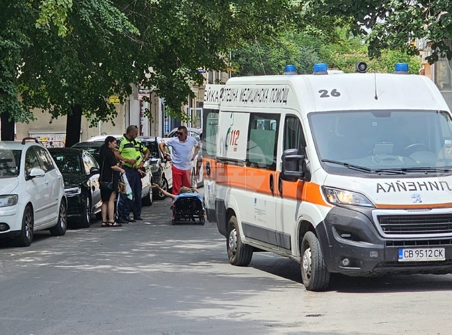 Жена на 82 години и мъж на 25 години пострадаха при инцидент между пешеходка и електрическа тротинетка в централната част на Русе