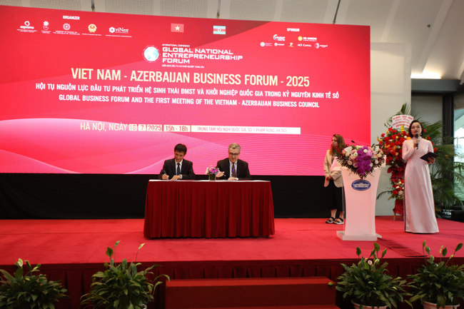 АЗЕРТАДЖ: Виетнамско-азербайджанският бизнес форум започна днес в Ханой