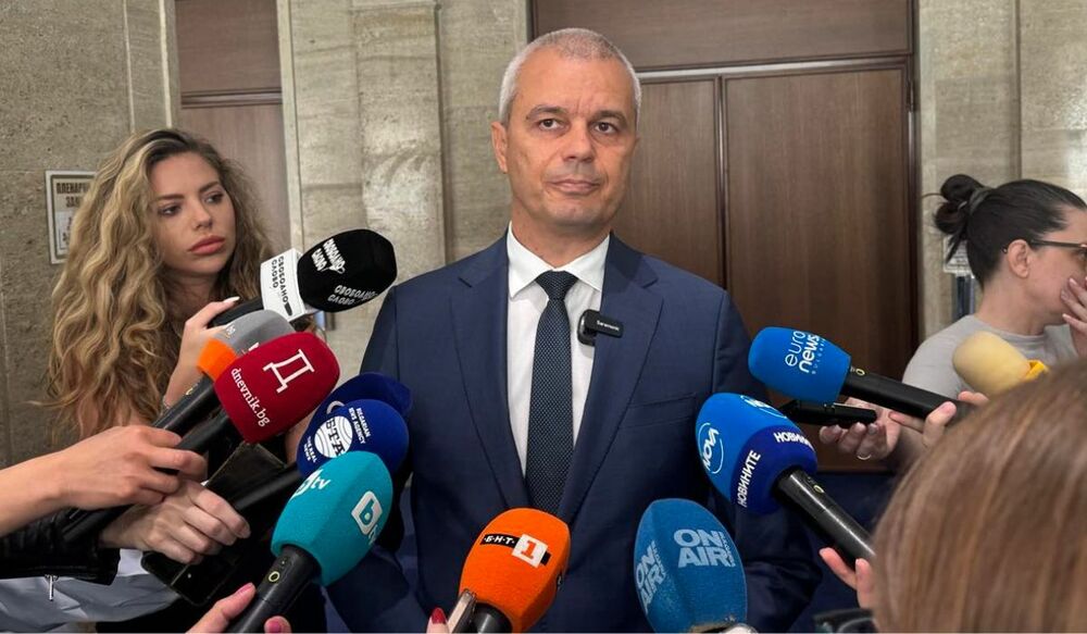 Vazrazhdane Leader Kostadinov Accuses Government of Opacity, Warns Euro Switch Will Drive Prices Up