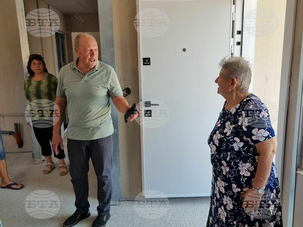 Година след пожарите в пограничните села Воден и Крайново хората продължават да устройват новите си жилища