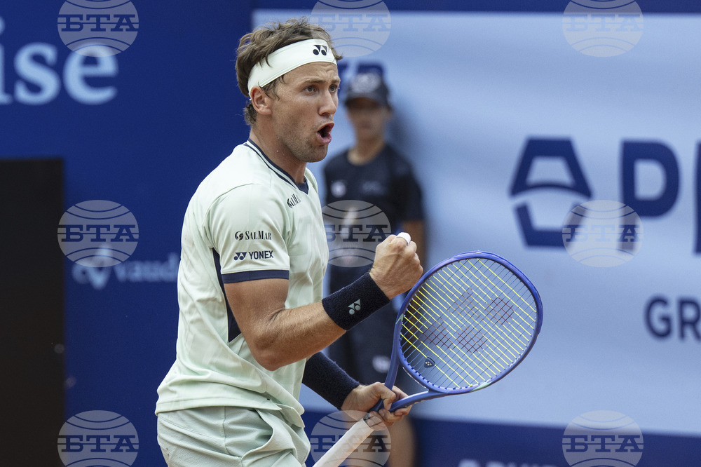 Водачът в схемата Каспер Рууд се класира за четвъртфиналите на турнира по тенис в Гщаад