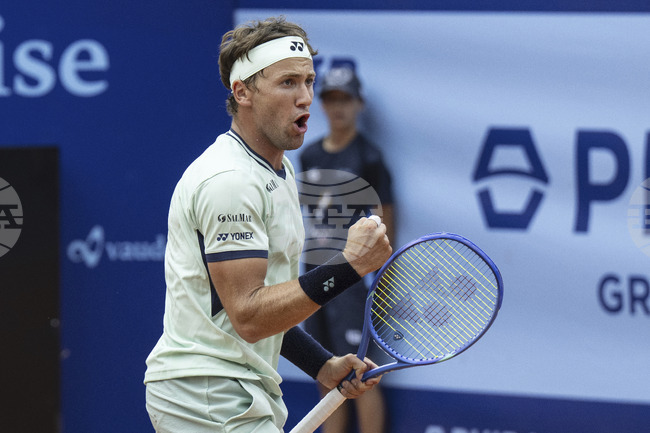 Водачът в схемата Каспер Рууд се класира за четвъртфиналите на турнира по тенис в Гщаад