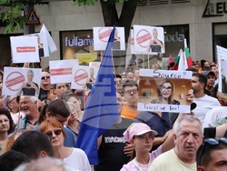 Протест - „Да свалим бухалките на дерибеите“