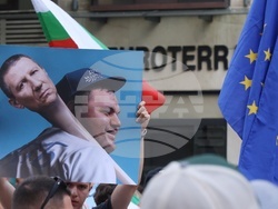Протест - „Да свалим бухалките на дерибеите“