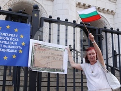 Протест - „Да свалим бухалките на дерибеите“