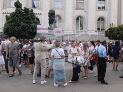 Протест - „Да свалим бухалките на дерибеите“