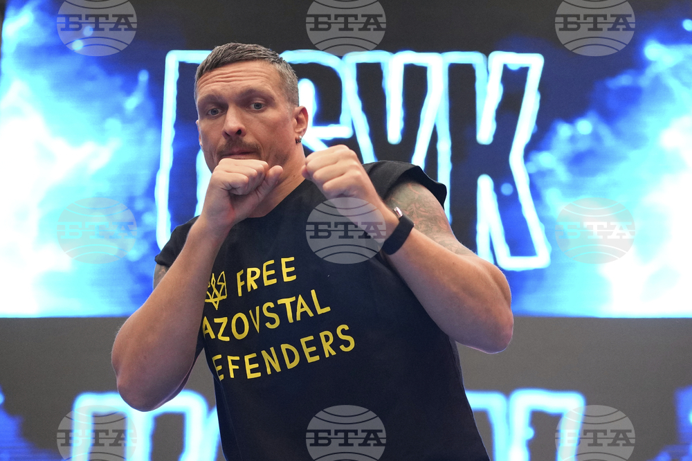 Britain Boxing Usyk Dubois