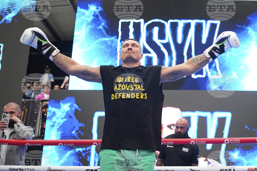 Britain Boxing Usyk Dubois