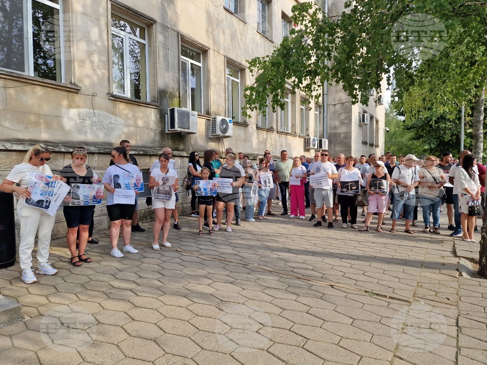 За трети път граждани се събраха в Разград на протест с искания за реални наказания за отнелите живот при катастрофи