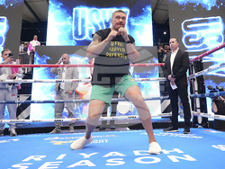 Britain Boxing Usyk Dubois