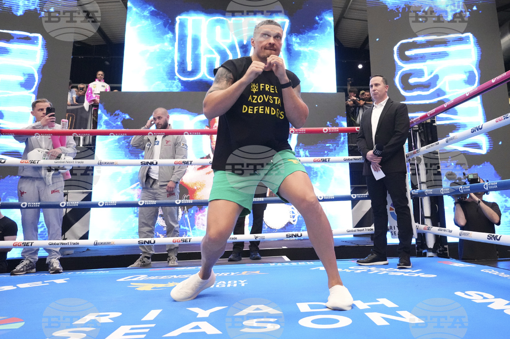 Britain Boxing Usyk Dubois