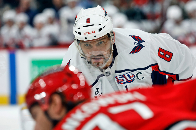 Руският нападател Александър Овечкин заема първо място в класацията на играчите с най-високи доходи в кариерата си в Националната хокейна лига