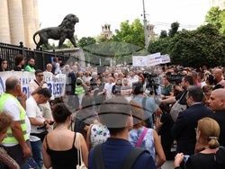 Протест - „Да свалим бухалките на дерибеите“