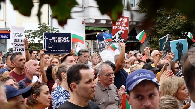 Bulgarian Foreign Ministry Urges Diplomats to Stay Neutral in Domestic Politics