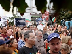 Протест - „Да свалим бухалките на дерибеите“