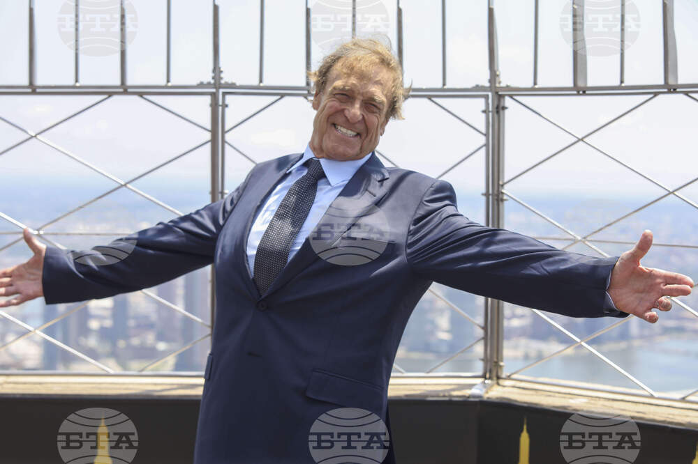 NY "Smurfs" Cast Light the Empire State Building