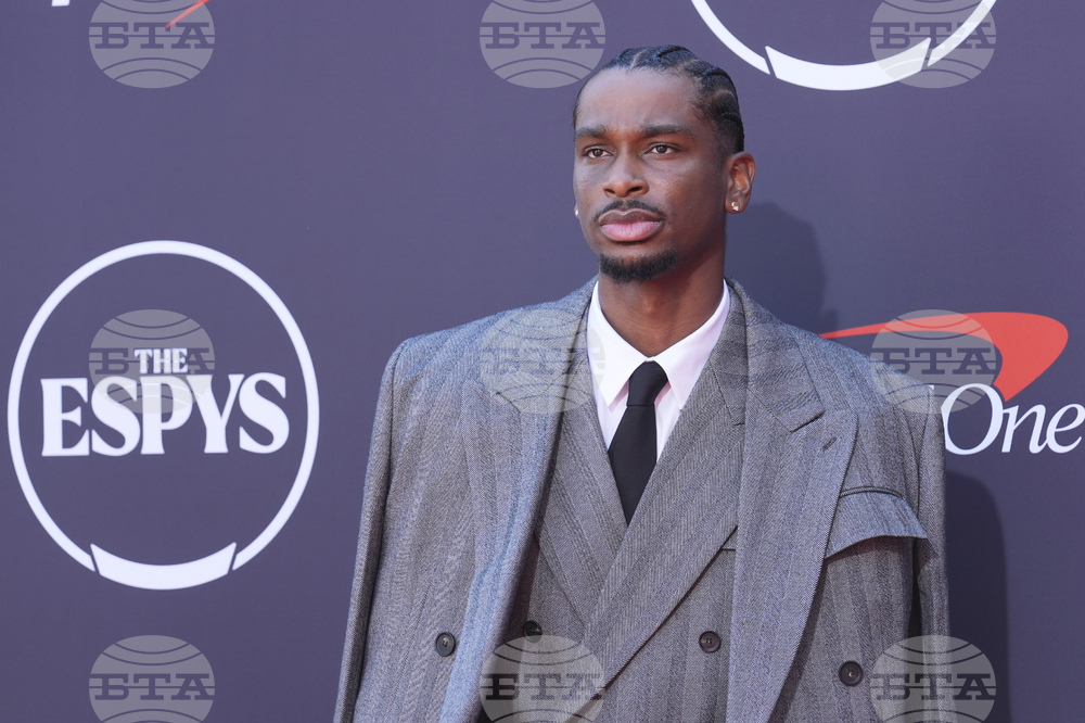 Баскетболистът Шей Гилджъс-Алекзандър и състезателката по спортна гимнастика Симон Байлс бяха отличени на спортните награди ESPY