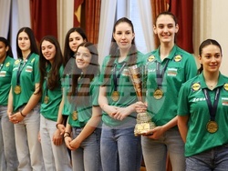 Румен Радев - женски отбор по волейбол - награждаване