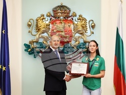 Румен Радев - женски отбор по волейбол - награждаване