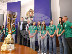 Атанас Зафиров - женски отбор по волейбол - награждаване