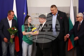 Атанас Зафиров - женски отбор по волейбол - награждаване
