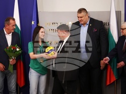 Атанас Зафиров - женски отбор по волейбол - награждаване