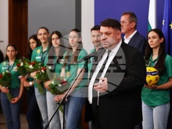 Атанас Зафиров - женски отбор по волейбол - награждаване