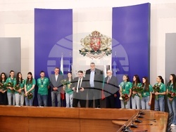 Атанас Зафиров - женски отбор по волейбол - награждаване