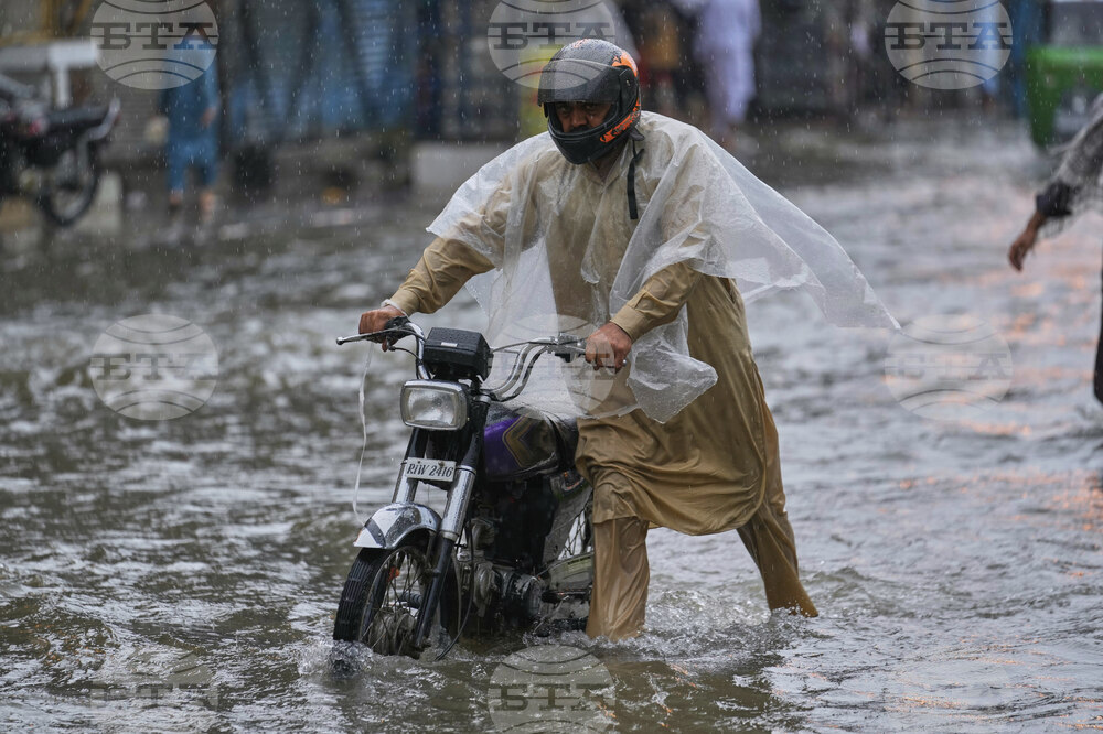 Броят на загиналите през последните седмици от наводненията вследствие на проливните мусонни дъждове в Пакистан достигна над 200 души
