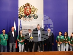 Атанас Зафиров - женски отбор по волейбол - награждаване