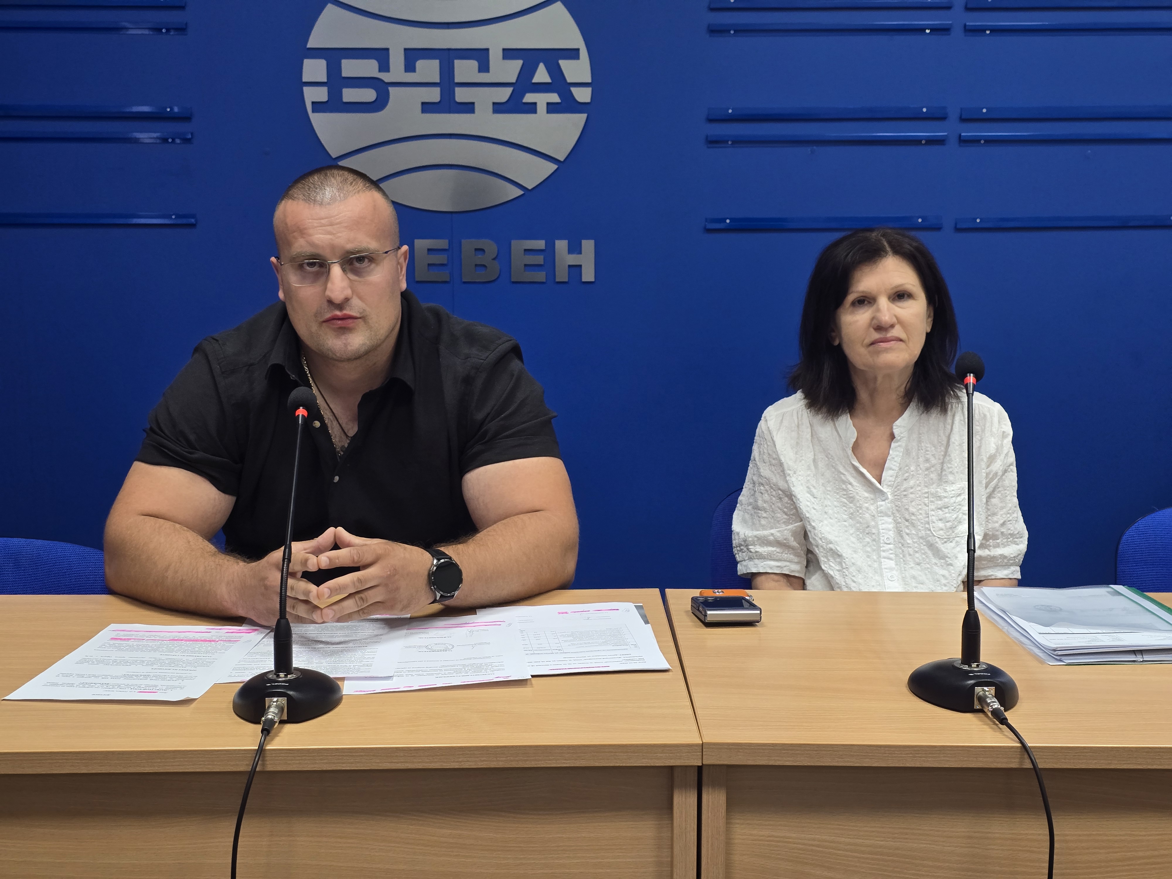 Пресконференция на Ваньо Вълков, управител на плевенска фирма, по повод неизплатени средства за изграждане на детски площадки