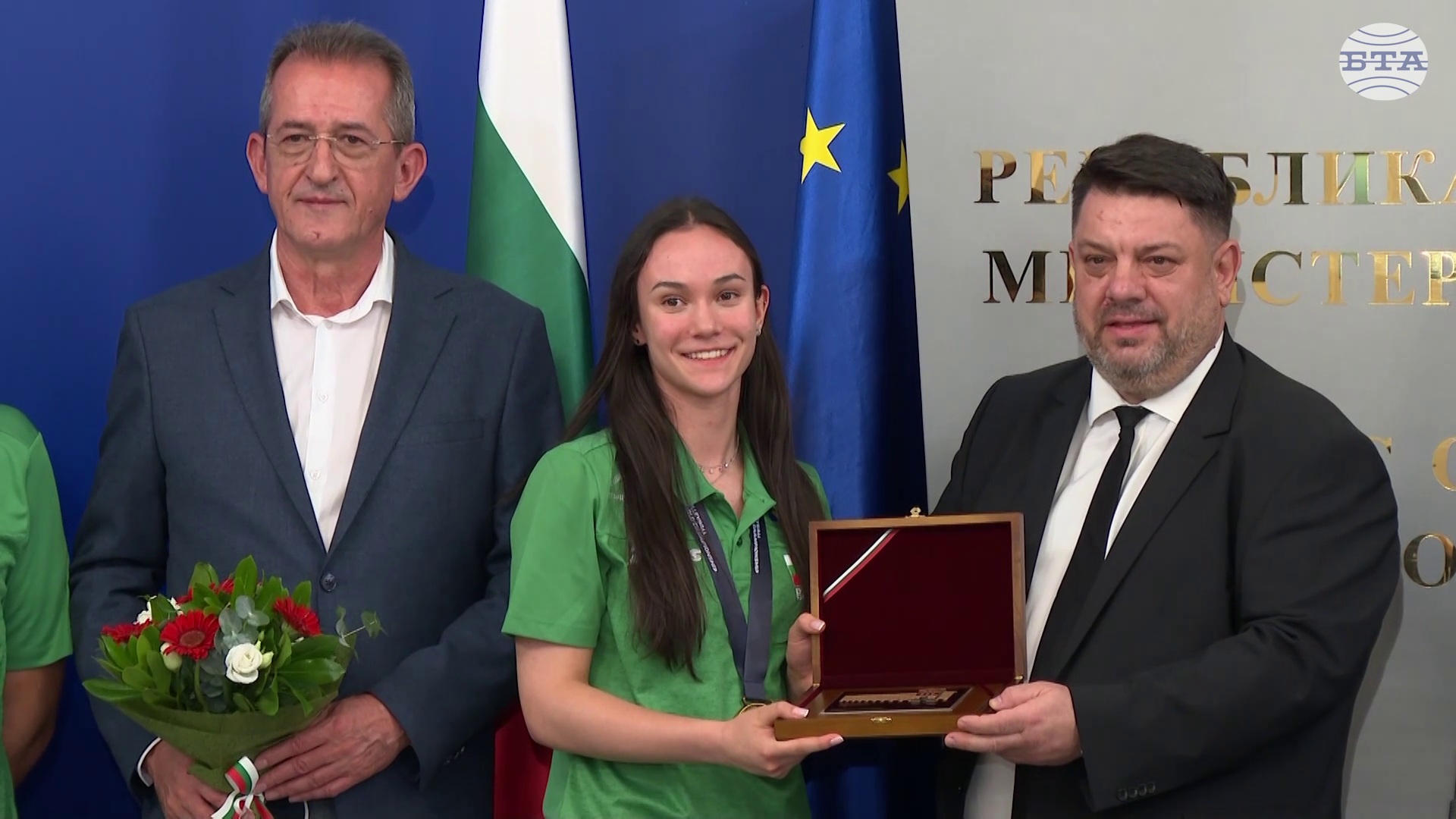 Вицепремиерът Атанас Зафиров награди българския национален отбор по волейбол за девойки, спечелил световна титла