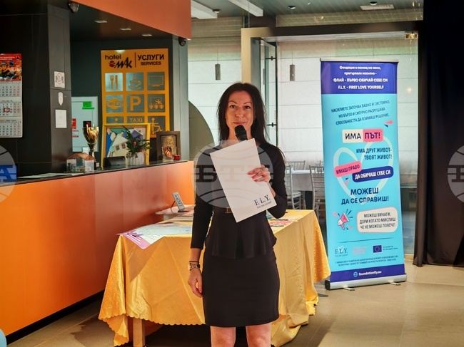 Фондация "Флай", която помага на жени, претърпели насилие, отбеляза две години от създаването си с благотворителен базар