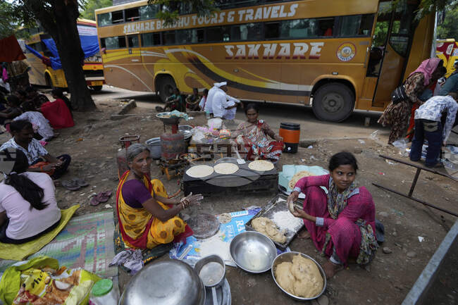 Индия одобри изплащане на компенсации за 3,4 млрд. долара на държавни рафинерии заради загуби от субсидиран газ за готвене