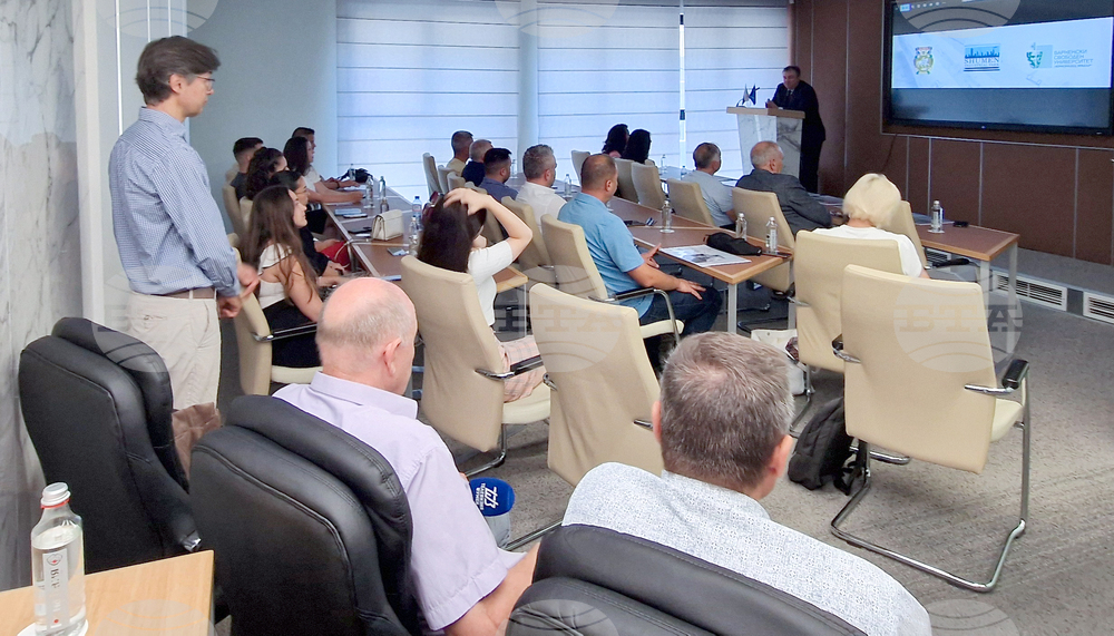 Студентски архитектурни проекти бяха представени пред кмета на Шумен, ректора на Варненския свободен университет и представители на бизнеса