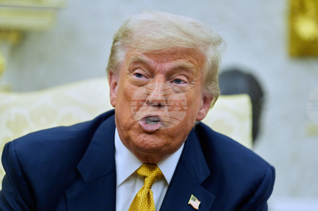 Одобрението към имиграционната и бюджетната политика на Тръмп намалява, сочи ново допитване