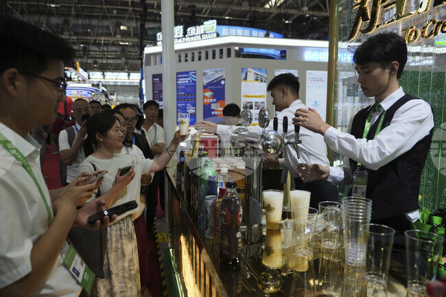 Заместник-министърът на търговията на Китай се срещна с изпълнителния директор на "Будвайзер"