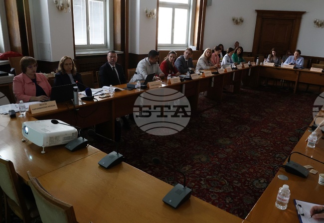 Кандидатите за управител и подуправител на НОИ представиха концепциите си пред парламентарната Комисия по труда и социална политика