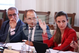 Парламент - Комисия по околната среда и водите