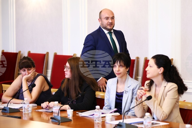 Подкрепяме законопроекта за промени в Закона за държавната собственост, каза министърът на правосъдието Георги Георгиев